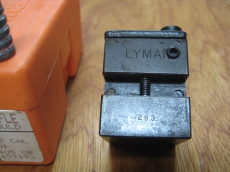 Hola, un amigo vende molde Lyman calibre 45, de 405 gr, en perfecto estado, precio 50 Euros, más portes.
Interesados 02