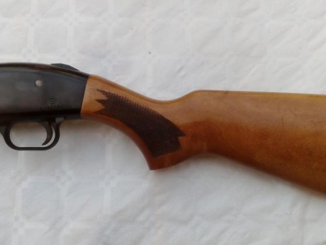 ----VENDIDA GRRACIAS----

 Se vende escopeta de corredera Mossberg 500A , Calibre 12/76.
 Con 2 Cañones 61