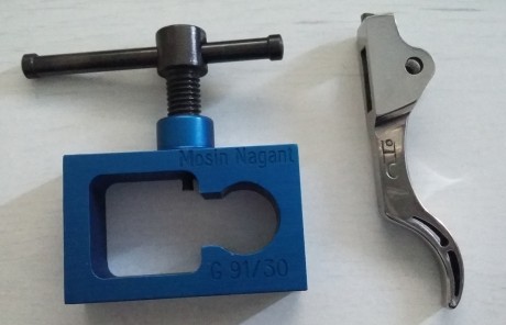 Hola. Por haber vendido el rifle, vendo estos dos accesorios para rifles Mosin Nagant. Se trata de un 00