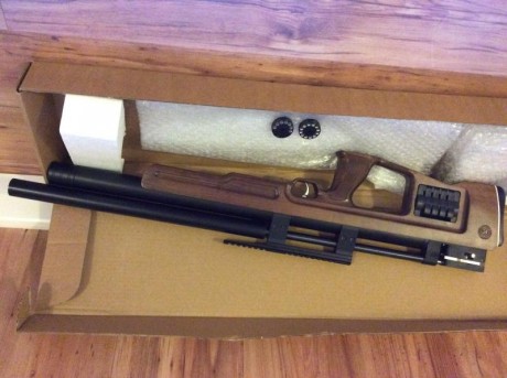 Vendo carabina pcp Kalibr Cricket calibre 6,35 en estado impecable y con poco uso. Comprada hace justo 22