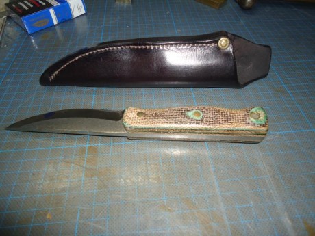 Un buen amigo me ha dicho que le ponga a la venta un cuchillo artesano 100% con funda también artesana, 00
