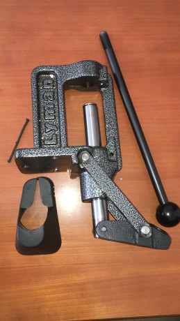 VENDO PRENSA CRUSHER II DE LYMAN COMPLETAMENTE NUEVA NUNCA HA SIDO MONTADA NI TIENE NADA DE MALO LA VENDO 01