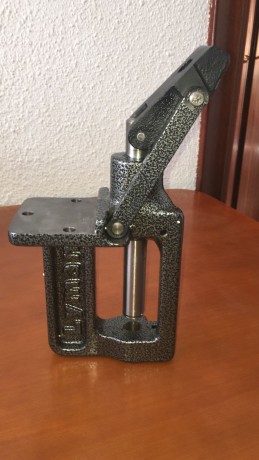 VENDO PRENSA CRUSHER II DE LYMAN COMPLETAMENTE NUEVA NUNCA HA SIDO MONTADA NI TIENE NADA DE MALO LA VENDO 00