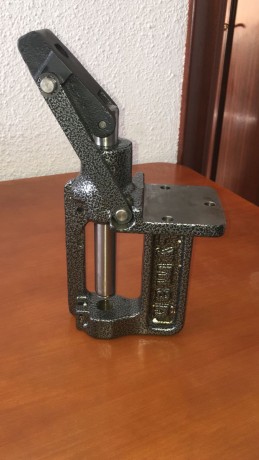 VENDO PRENSA CRUSHER II DE LYMAN COMPLETAMENTE NUEVA NUNCA HA SIDO MONTADA NI TIENE NADA DE MALO LA VENDO 11