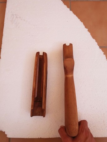 ----VENDIDA GRRACIAS----

 Se vende escopeta de corredera Mossberg 500A , Calibre 12/76.
 Con 2 Cañones 131
