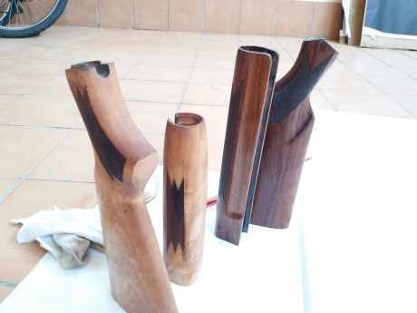 ----VENDIDA GRRACIAS----

 Se vende escopeta de corredera Mossberg 500A , Calibre 12/76.
 Con 2 Cañones 130