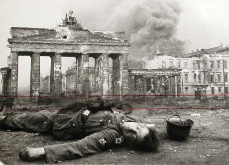 De lo que se trata es poner fotos curiosas sobre monumentos y personajes antes y después.

saludos. 00