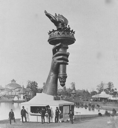 De lo que se trata es poner fotos curiosas sobre monumentos y personajes antes y después.

saludos. 81