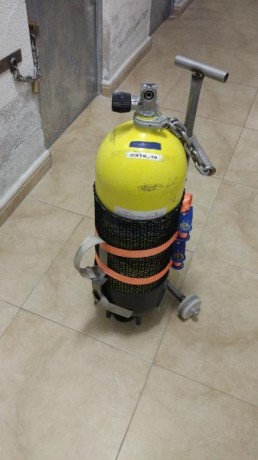 Aquí dejo unas fotos de lo que he hecho a la botella de buceo, todo en acero inoxidable 00