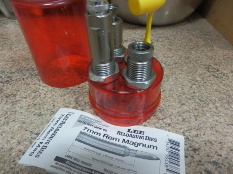 Vendo estos  Díes LEE  para el calibre 7 mm Remington Magnún.
Prácticamente nuevos.
 Precio : 35 euros 01