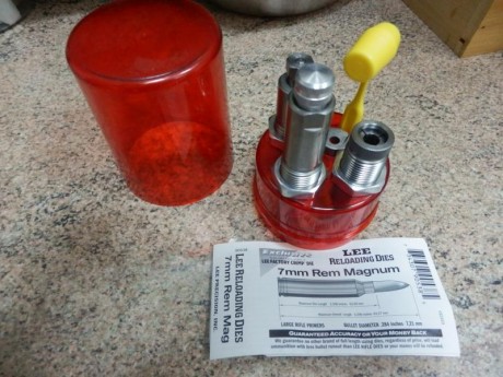 Vendo estos  Díes LEE  para el calibre 7 mm Remington Magnún.
Prácticamente nuevos.
 Precio : 35 euros 00