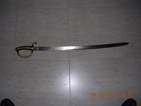 Me gustaría una opinión de los entendidos.

Me llama la atención porque en todas las armas blancas de 10