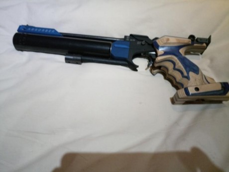 Vendo walther lp 300 con muy poco uso, practicamente nueva con la empuñadura original para zurdos de walther, 00