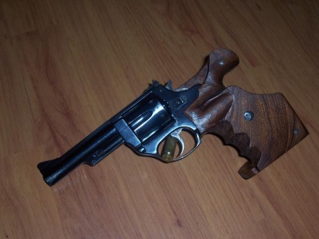 Buenas tardes:Ando buscando empuñadura anatómica para el Astra Cadix .32,sin ningún éxito hasta el momento.La 10