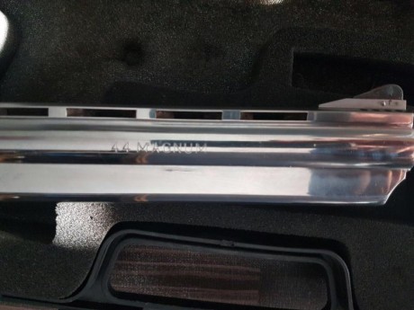 Vendo revolver Taurus del 44 mag de 8" acabado en inox, vendo por dejar afición se encuentra en Tarragona 10