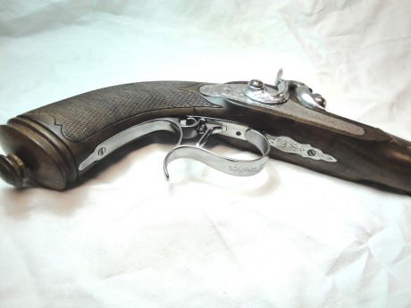 Vendo una pistola Rochatte a Paris cal.45 fabricada en Itàlia por P.Bondini con nº de fabricación 146
esta 01