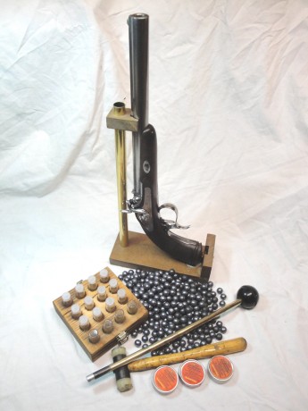 Vendo una pistola Rochatte a Paris cal.45 fabricada en Itàlia por P.Bondini con nº de fabricación 146
esta 00