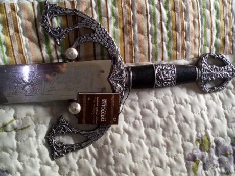 Pues eso compañeros,de mi visita a Toledo me compré una espada de Marto y ahora mi pregunta es,¿tiene 00