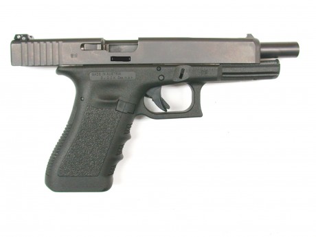 Vendo Glock 34 calibre 9 PB, 3ª gen., en perfecto estado, con dos cargadores y útil para carga, con maletín 00
