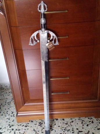 Pues eso compañeros,de mi visita a Toledo me compré una espada de Marto y ahora mi pregunta es,¿tiene 50