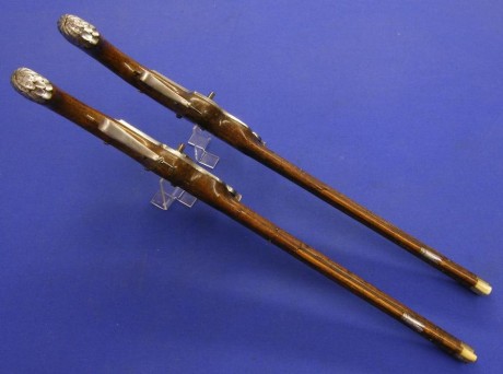 Voy a colocar unas fotos de un arma larga alemana de llave de mecha del siglo XVI. 170