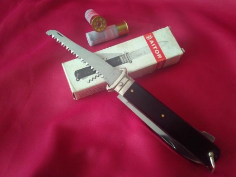 Aitor modelo cazador, extractora de cartuchos.
En micarta. Nueva a estrenar, y en su correspondiente caja.
Vendo 02