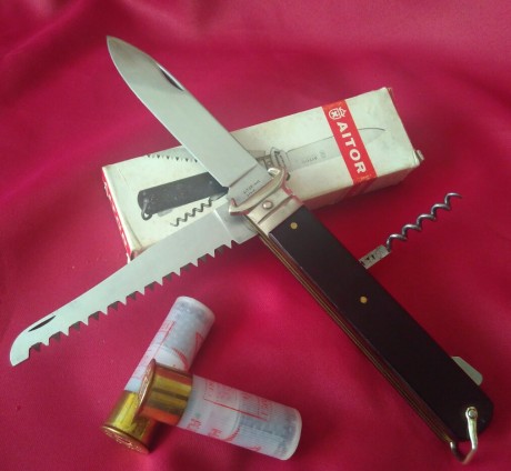 Aitor modelo cazador, extractora de cartuchos.
En micarta. Nueva a estrenar, y en su correspondiente caja.
Vendo 00