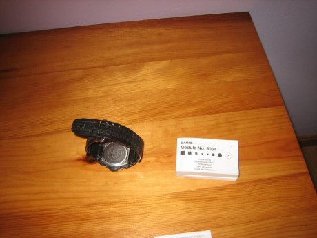 Hola.  Vendo este reloj muy bien conservado, de Octubre del 2010, comprado en Corte Ingles. No tengo la 01