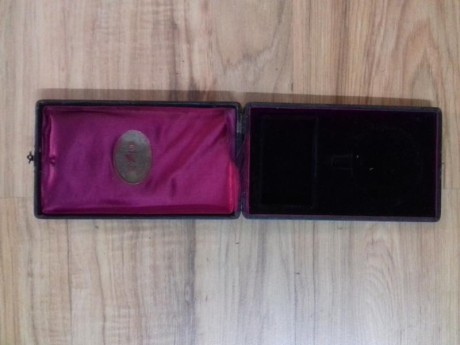 Hola. Lote de 4 medallas españolas
Medalla de Marruecos 1916 en bronce  60
Medalla del alzamiento y victoria 32