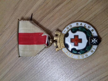 Hola. Lote de 4 medallas españolas
Medalla de Marruecos 1916 en bronce  60
Medalla del alzamiento y victoria 30