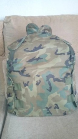 Chaleco militar con proteccion balistica ( kevlar ) se vende sin los correajes envio incluido .  Precio 01