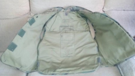 Chaleco militar con proteccion balistica ( kevlar ) se vende sin los correajes envio incluido .  Precio 12