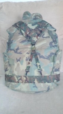 Chaleco militar con proteccion balistica ( kevlar ) se vende sin los correajes envio incluido .  Precio 10