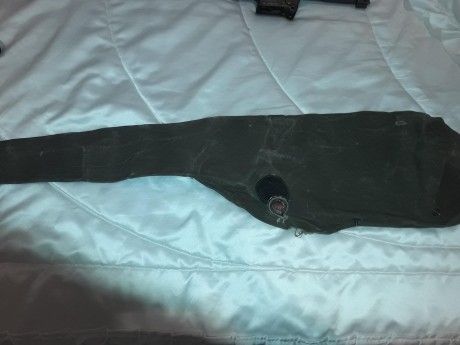 Lote compuesto por una funda para la ametralladora browning 1919 de cal.30, es original pero esta algo 00