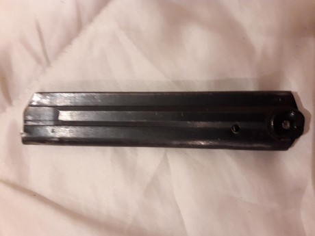 Cargador para luger P08 marcado FXO, está dañado en la base pero funciona perfectamente.
PRECIO:85 10