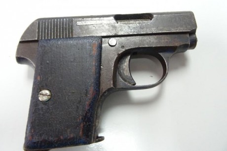 .
Me preguntan de la Policía Científica Portuguesa a ver si les puedo ayudar a Identificar esta pistola.

A 02
