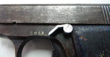 .
Me preguntan de la Policía Científica Portuguesa a ver si les puedo ayudar a Identificar esta pistola.

A 01
