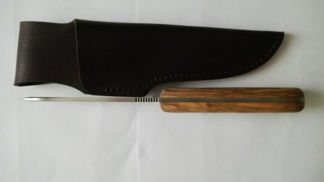 Buenas.
 Vendo cuchillo de la conocida casa J&V en acero Mova 58, con una hoja de 110mm de largo, 02