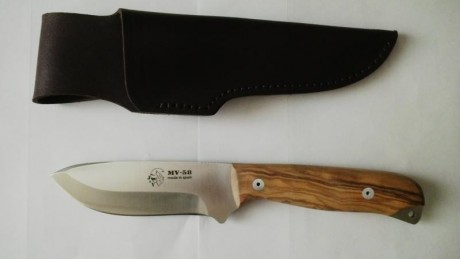 Buenas.
 Vendo cuchillo de la conocida casa J&V en acero Mova 58, con una hoja de 110mm de largo, 01