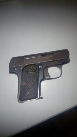 .
Me preguntan de la Policía Científica Portuguesa a ver si les puedo ayudar a Identificar esta pistola.

A 61