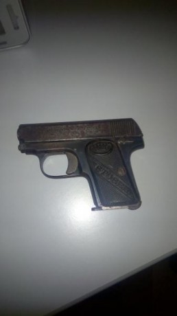 .
Me preguntan de la Policía Científica Portuguesa a ver si les puedo ayudar a Identificar esta pistola.

A 60
