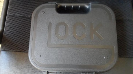 Glock19 9mm pb, tiene 1año y muy pocos disparos, 2 cargadores de 15, maletín de transporte y todas las 00
