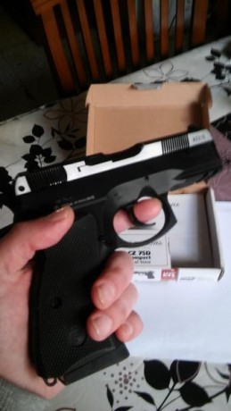 Cambio pistola cz 75 compact por Pistola GAMO PT-85 BLOWBACK o similar que corra el carro al diparar, 50