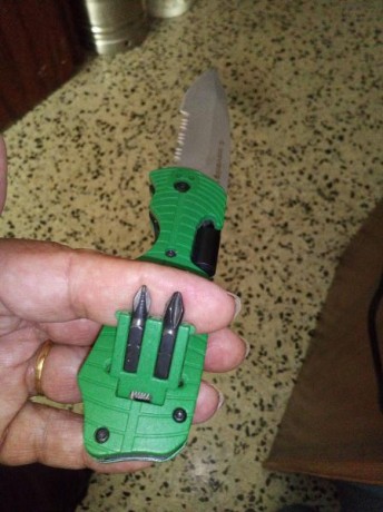 Buenas tardes,esta mana en un centro comercial compré esta navaja,hace ya meses que le tenia ganas,no 40