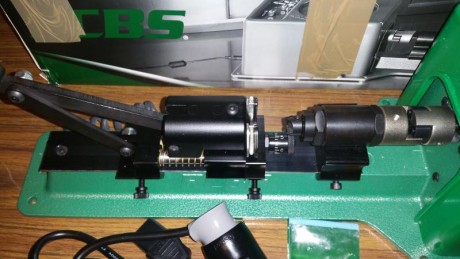 VENDO RCBS UNIVERSAL CASE PREP CENTER COMPLETAMENTE NUEVO 
sin usar nunca funciona perfectamente...viene 10