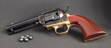 Hola a tod@s,

Vendo un Uberti Cattleman Cal. 44 con cañón de 5 1/2" modelo 0499 de avancarga guiado 02