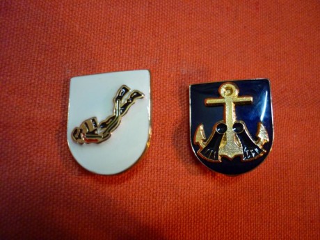 Vendo 2 distintivos del GEAS de la Guardia Civil.
7 euros los dos distintivos con envio incluido por ASM 00