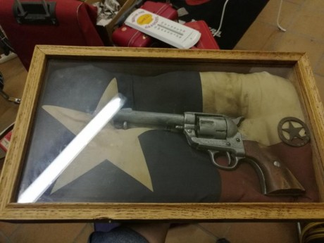 Hola
he heredado por casualidad esta pistola "Texas ranger" viene con un certificado con numero 00