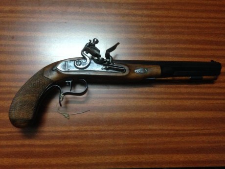 Un compañero vende una pistola Manton de Arsa por dejar el tiro con pistola por problemas de codo. Esta 00