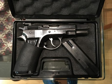 Hola, vendo mi CZ75 de las antiguas, con gatillo afinado y alza LPA, funciona perfectamente y es muy precisa, 12